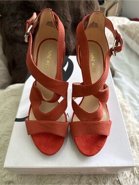Nine West coral orange platform stiletto heels
Size 7